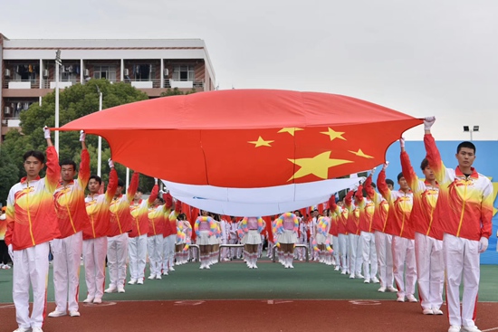 1572415036599512.jpg 2国旗方队.jpg