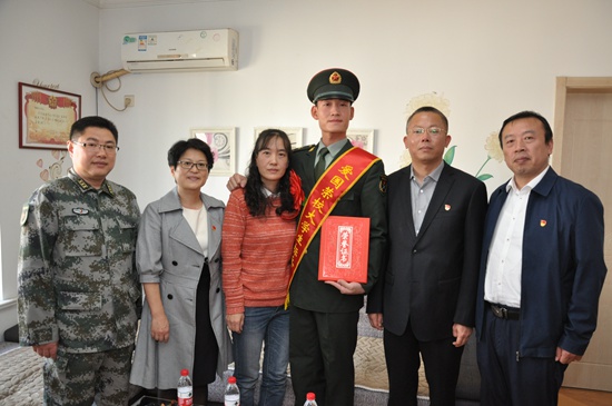 1572942275918215.jpg 谢炜杰1.jpg