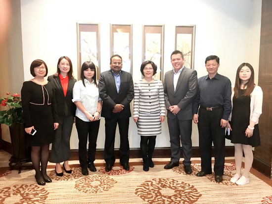 1460441547578820.jpg 2016.04.08黄海燕院长与新加坡PSB学院董事会主席维瓦进行.JPG