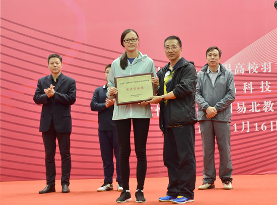 1573989963520466.jpg 7我校获得突出贡献奖_副本.jpg