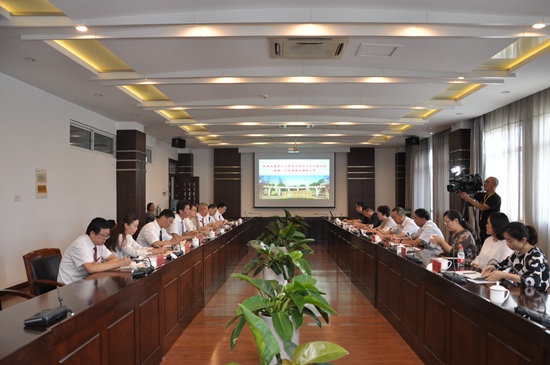 1568883670354693.jpg 1人大施展.jpg