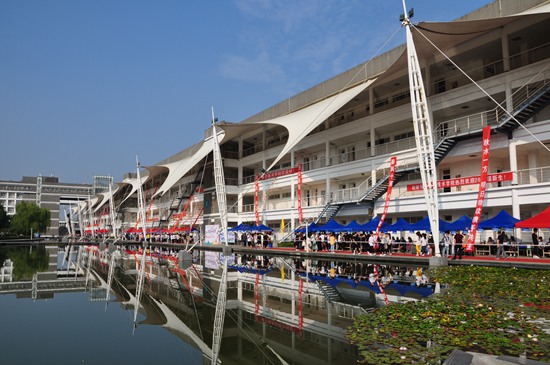 1568162937698624.jpg 迎新1-现场.jpg